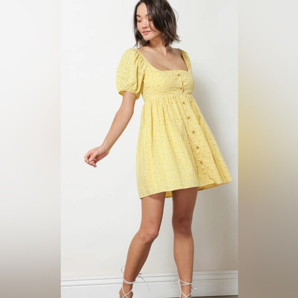 LINE & DOT HAILEE FLORAL PRINT
MINI DRESS
$125.00 MSRP
Color YELLOW MULTI - Picture 3 of 3